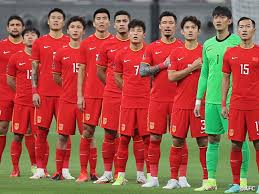 在门前上演